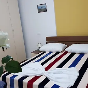 Appartamento Giallo, Vlorë